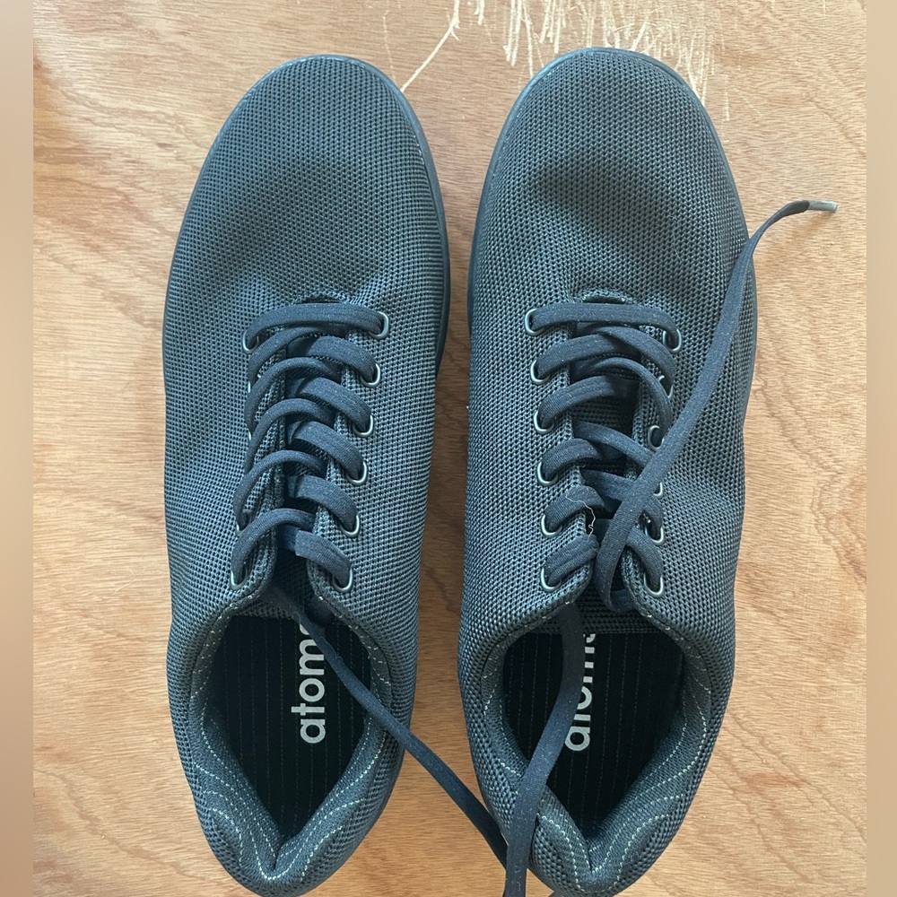 Atoms Unisex Black Sneakers Sz 10.75